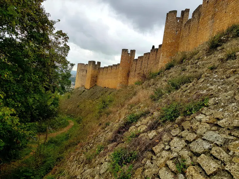 O Castelo de Tomar é um testemunho construído da presença templária. Fotografia de 2021.