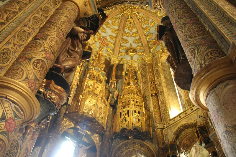 Interior da Charola do Convento de Cristo, em Tomar