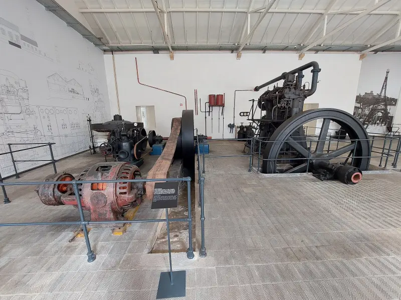 Maquinaria preservada no Edifício da Geradora, testemunho da história da produção de eletricidade em Tomar.