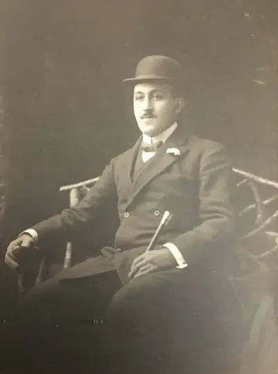 Retrato de Samuel Schwarz, associado à recuperação e preservação da Sinagoga de Tomar. A fonte situa a fotografia aproximadamente em 1915.