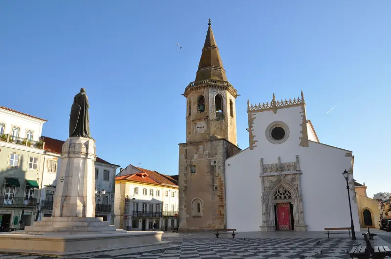 A Igreja de São João Baptista na Praça da República. Fotografia de 2015.