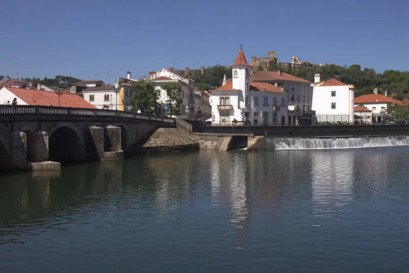 Imagem que acompanha a notícia «MÉDIO TEJO - Agora as manhãs e as noites estão mais frias… mas última semana de Outubro terá, de volta, as temperaturas próximas dos 30 graus» (Rádio Hertz)