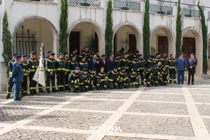 Imagem que acompanha a notícia «ALCANENA - Bombeiros Municipais comemoraram 86 anos de existência e ao serviço de quem mais necessita» (Rádio Hertz)