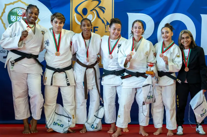 Imagem que acompanha a notícia «JUDO - Judo Clube Luso-Descendentes, de Torres Novas, conquista bronze no Campeonato Nacional» (Rádio Hertz)