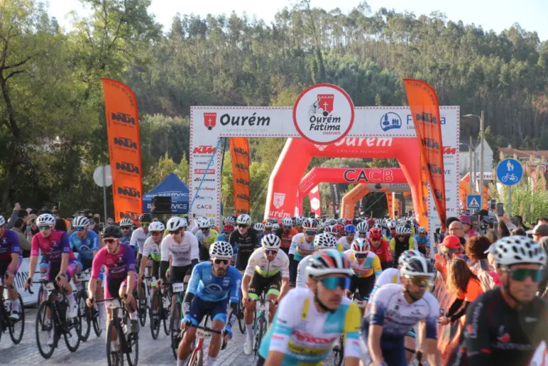Imagem que acompanha a notícia «CICLISMO - Mais de 1400 participantes na primeira edição do Ourém-Fátima Granfondo» (Rádio Hertz)