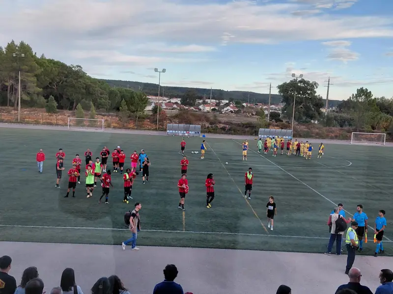 Imagem que acompanha a notícia «FUTEBOL - 1.ª Distrital. U. Tomar perdeu com Mação e ficou mais longe dos imparáveis Torres Novas e Samora Correia» (Rádio Hertz)