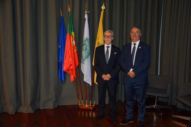 Imagem que acompanha a notícia «MÉDIO TEJO - Unidade Local de Saúde e Faculdade de Medicina de Coimbra reforçam acordo para formação de médicos e investigação científica» (Rádio Hertz)