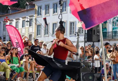 Imagem que acompanha a notícia «Art’In Rua regressa a Tomar com três dias repletos de cultura» (Tomar TV)