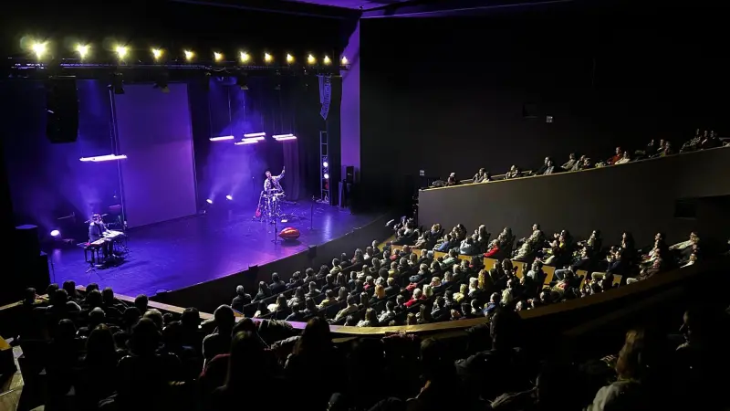 Imagem que acompanha a notícia «Teatro e fotografia cruzam memórias em Torres Novas» (Tomar TV)