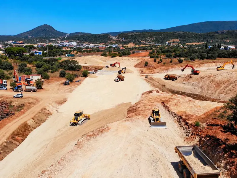 Imagem que acompanha a notícia «Torres Novas e Alcanena trabalham em zona empresarial com cerca de 500 hectares» (MedioTejo.net)