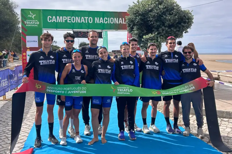 Imagem que acompanha a notícia «TRIATLO - Clube de Natação de Torres Novas continua a dominar em Portugal!» (Rádio Hertz)