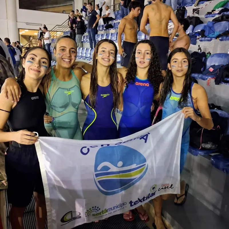 Imagem que acompanha a notícia «DESPORTO - Equipa feminina de natação do CCD Sertã apura-se para o Campeonato Nacional de Clubes» (Rádio Hertz)