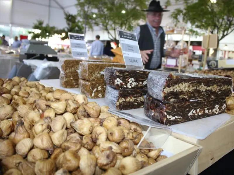 Imagem que acompanha a notícia «Feira Nacional dos Frutos Secos leva sabores, jogos tradicionais e animação a Torres Novas» (mediotejo.net)
