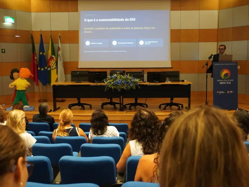 Imagem que acompanha a notícia «ULS Médio Tejo juntou profissionais e parceiros para debater sustentabilidade na saúde» (mediotejo.net)