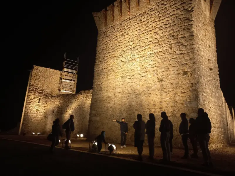 Imagem que acompanha a notícia «Ourém | Castelo e Paço dos Condes abrem à noite para assinalar Dia Nacional dos Castelos» (mediotejo.net)