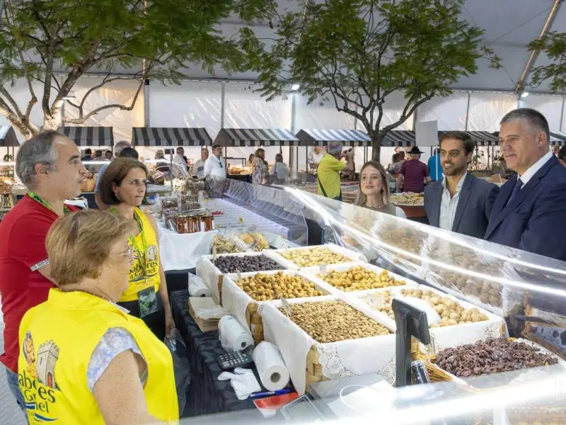 Imagem que acompanha a notícia «Torres Novas | Feira dos Frutos Secos reforça aposta na produção local e no centro histórico» (mediotejo.net)