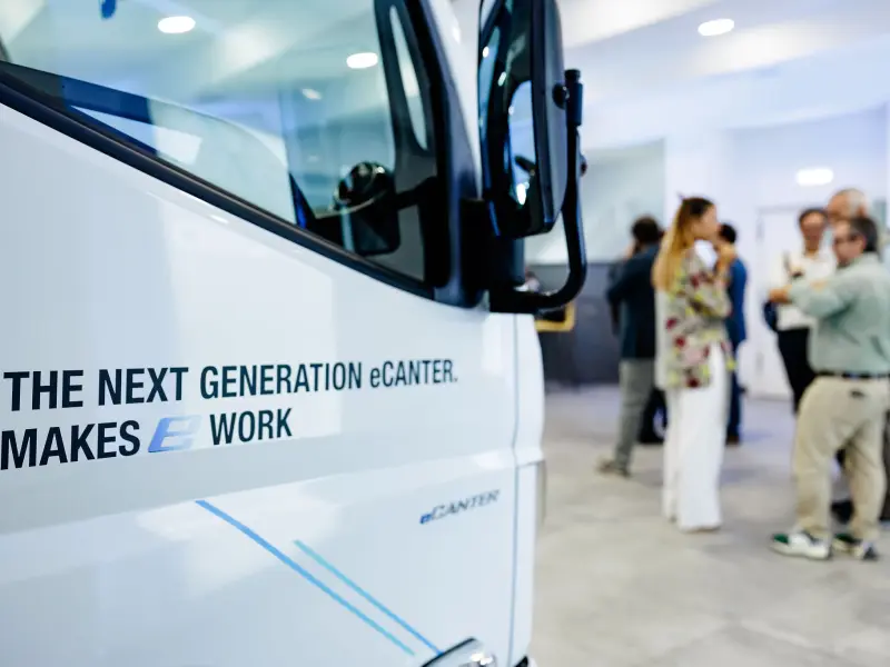 Imagem que acompanha a notícia «Mitsubishi Fuso abre escritório europeu em Lisboa e reforça papel de Portugal com fábrica do Tramagal» (mediotejo.net)