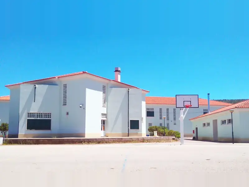 Imagem que acompanha a notícia «Câmara de Alcanena avança com nova candidatura para obras na Escola de Minde» (mediotejo.net)