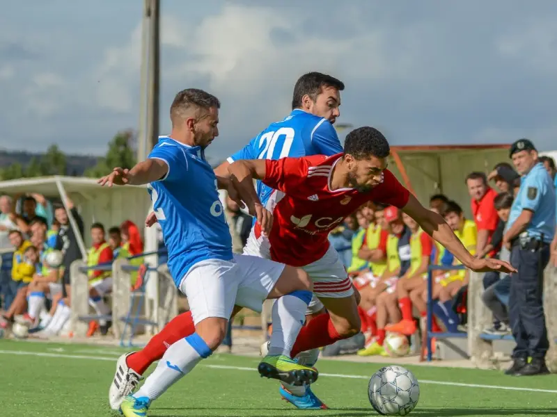 Imagem que acompanha a notícia «Taça do Ribatejo | Sorteio dita dérbi entre Tramagal e Abrantes e Benfica na pré-eliminatória» (mediotejo.net)
