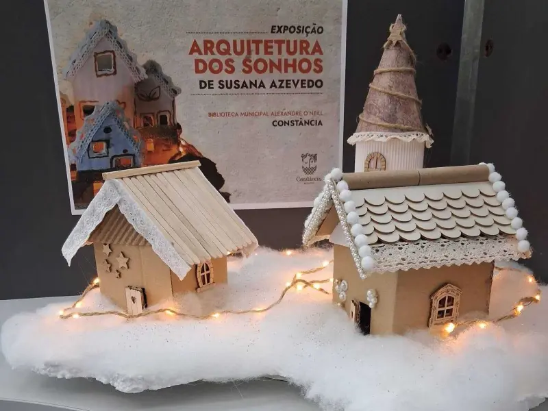 Imagem que acompanha a notícia «Constância acolhe exposição de casinhas em cartão de Susana Azevedo» (mediotejo.net)