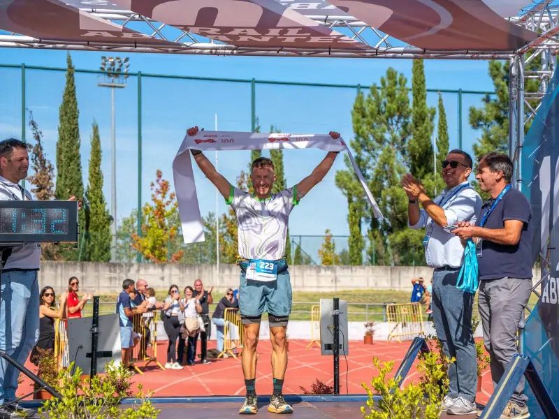 Imagem que acompanha a notícia «Ricardo Sousa repete vitória no Trail Abrantes 100 em edição com 745 atletas inscritos» (mediotejo.net)