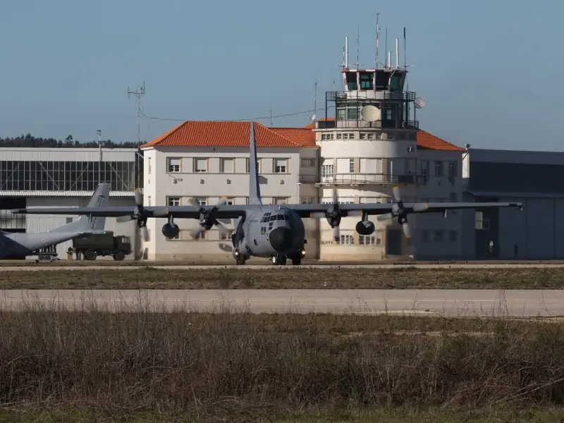 Imagem que acompanha a notícia «Tancos reforça vocação aeronáutica com escola de pilotos e utilização civil da pista» (mediotejo.net)