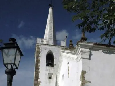 Imagem que acompanha a notícia «Moradora do Sardoal pede silêncio noturno dos sinos da Igreja Matriz para conseguir dormir» (mediotejo.net)
