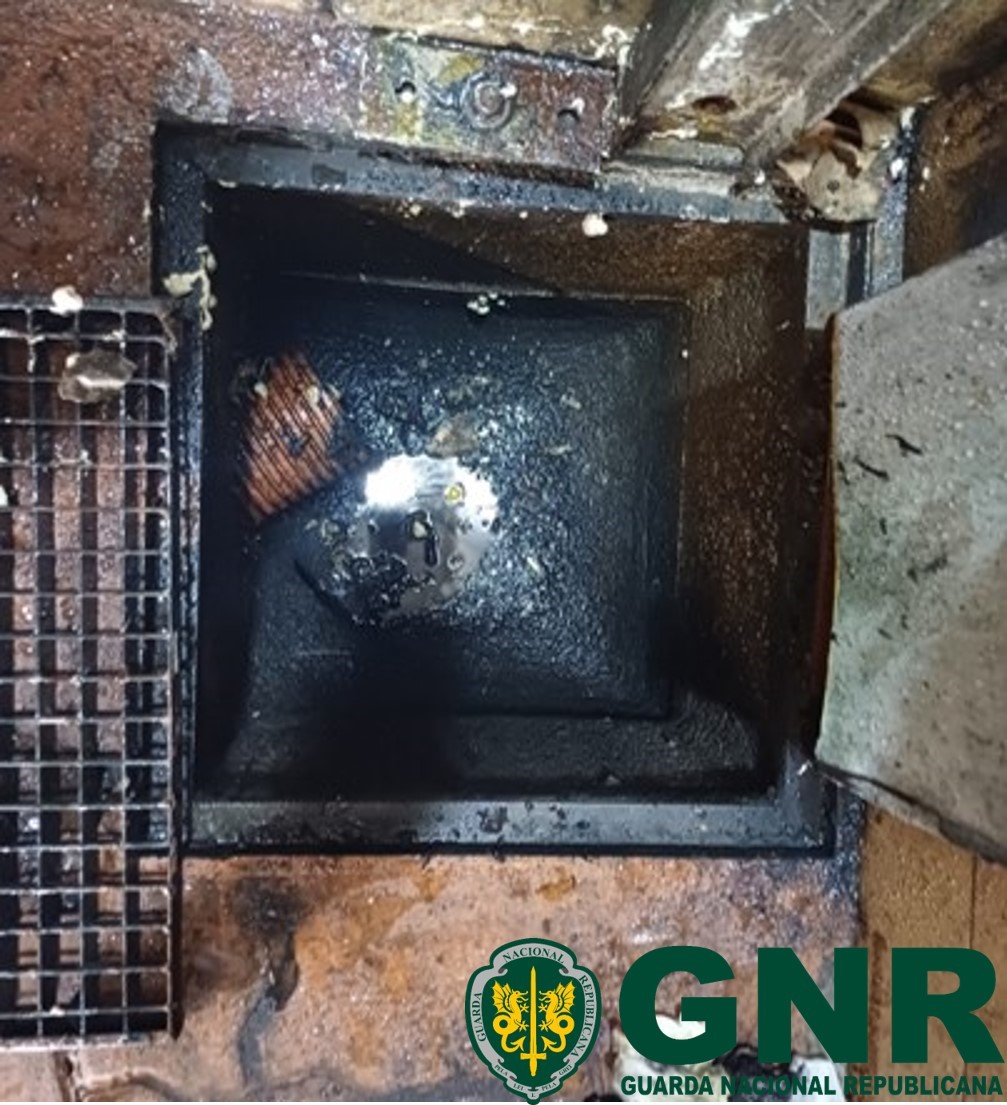 pombal-–-gnr-detetou-descarga-ilegal-diretamente-para-o-sistema-de-aguas-pluviais