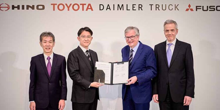 “atraso”-na-fusao-da-mitsubishi-fuso-e-da-hino-motors-atira-processo-para-2025