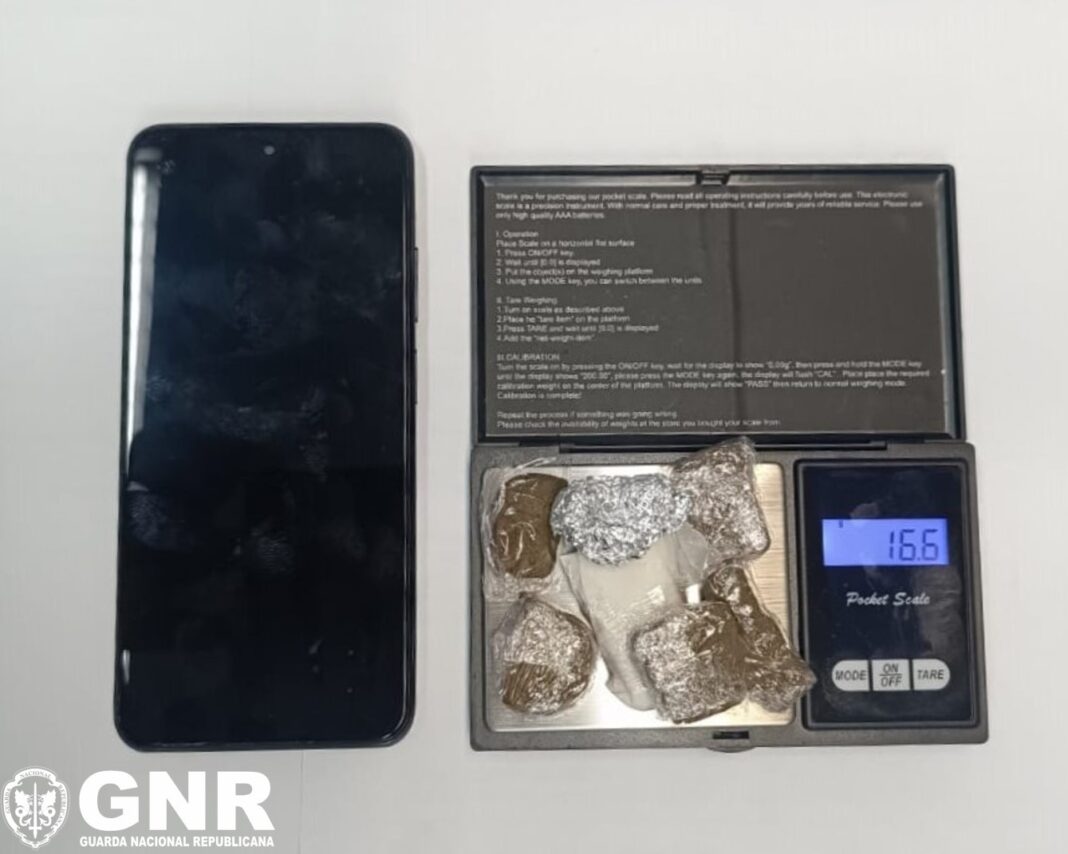 leiria-–-gnr-deteve-jovem,-de-19-anos,-acusado-de-trafico-de-droga-e-ainda-de-agredir-um-homem