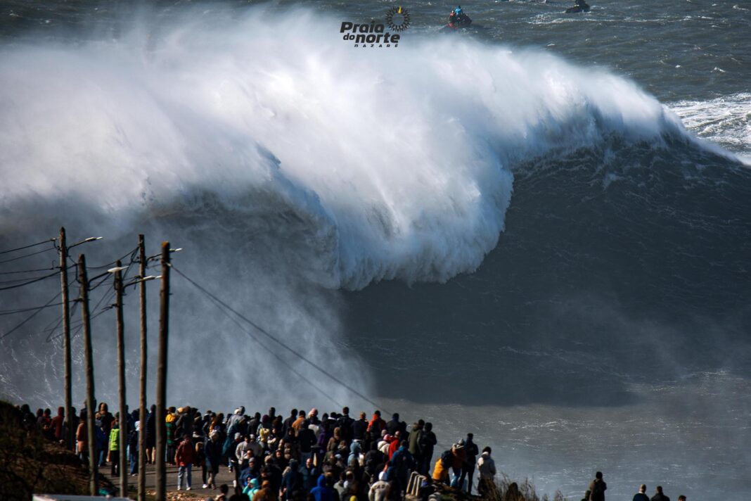 nazare-–-‘canhao’-voltou-a-mostrar-toda-a-sua-‘forca’-e-esplendor