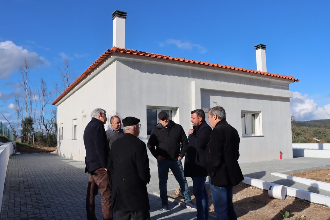 ourem-–-casa-destruida-por-incendio,-em-2022,-entrou-na-fase-final-da-obra-de-requalificacao