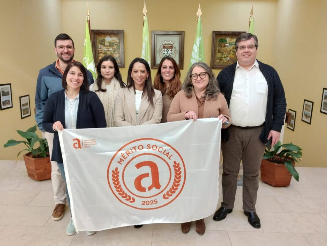 vila-de-rei-–-municipio-recebeu-‘bandeira-de-merito-social’