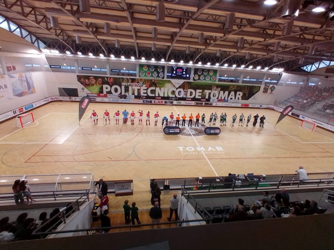 hoquei-em-patins-–-liga-placard-sp.-tomar-ainda-ameacou-mas-benfica-foi-mais-forte