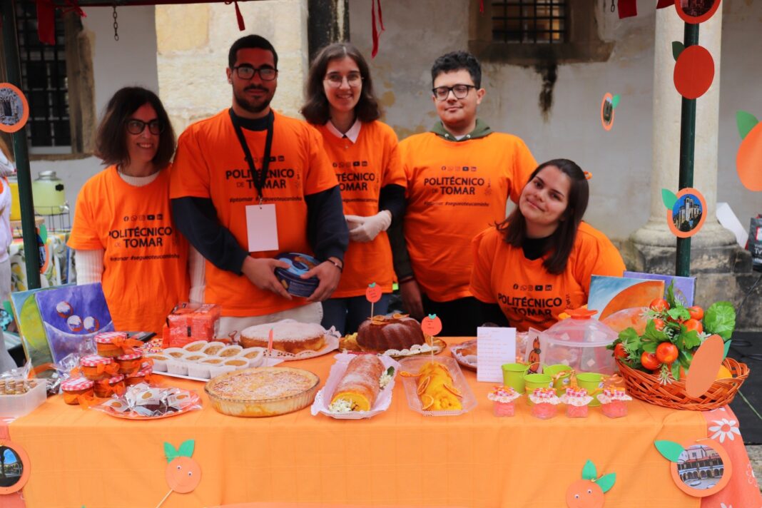 tomar-–-mais-de-cinco-mil-pessoas-passaram-pelo-convento-de-cristo-para-mais-uma-feira-da-laranja