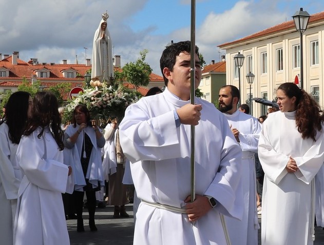 tomar-–-imagem-peregrina-de-nossa-senhora-de-fatima-foi-recebida-na-varzea-grande