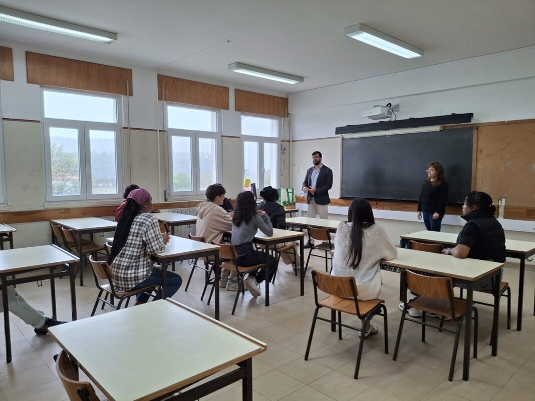 vila-de-rei-–-municipio-ofereceu-manuais-de-preparacao-para-os-exames-nacionais