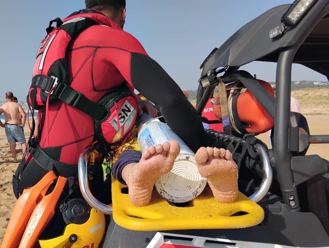 nazare-–-tres-pessoas-foram-resgatadas-do-mar-numa-praia-nao-vigiada