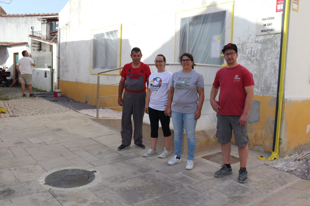 tomar-–-cem-soldos-vai-ganhar-‘espaco-cidadao’.-voluntarios-pintaram-edificio-da-junta