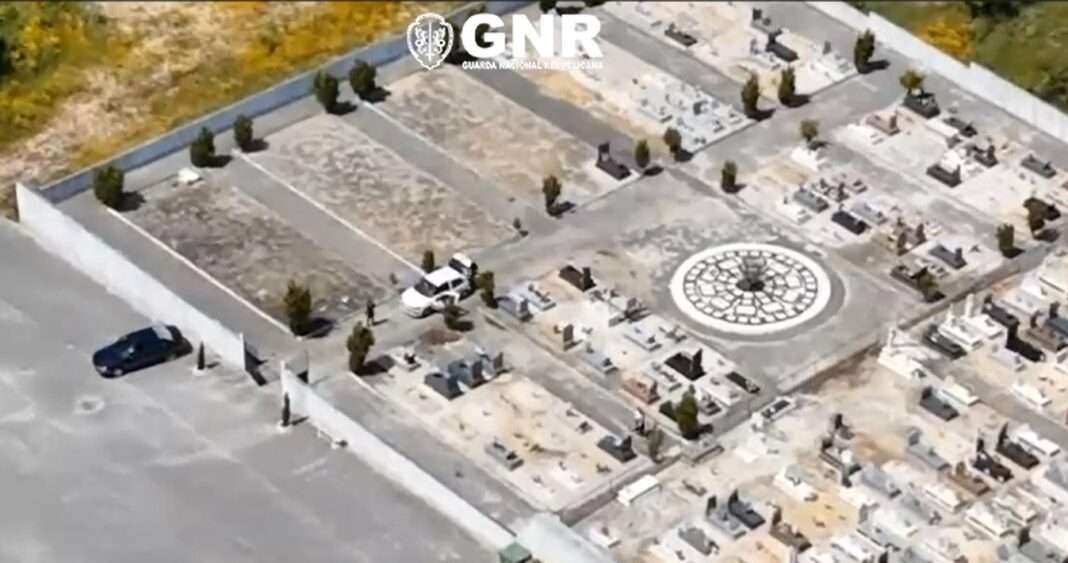 leiria-–-gnr-deteve-cinco-pessoas-por-furtos-em-cemiterios-em-varios-pontos-do-pais