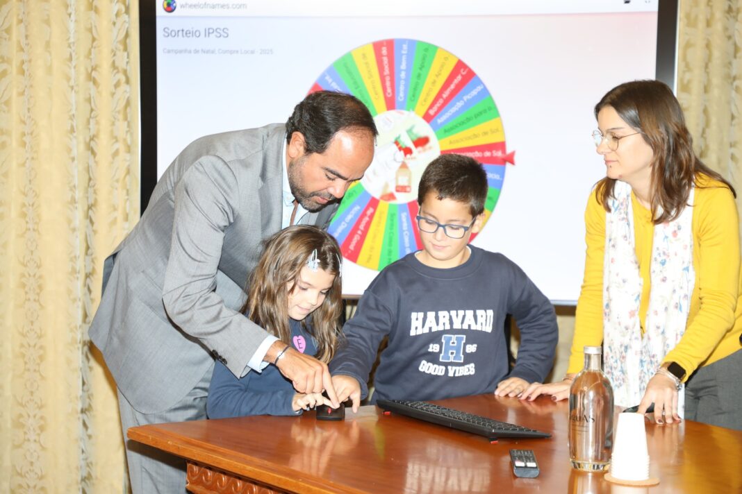 santarem-–-campanha-‘natal,-compre-local-2025’-doa-10-mil-euros-a-duas-ipss-e-escolas-do-concelho