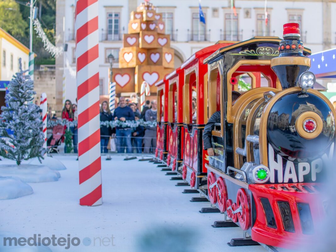 epoca-natalicia-em-tomar-com-mercados,-musica-e-ano-novo-no-centro-historico