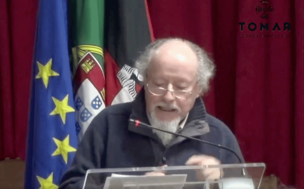 tomar:-jose-soares-pede-mais-«dignidade»-para-o-salao-nobre-dos-pacos-do-concelho