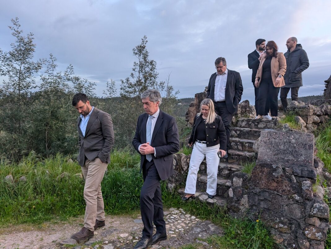 secretario-de-estado-do-turismo-em-vila-de-rei-para-avaliar-estragos-da-tempestade-kristin