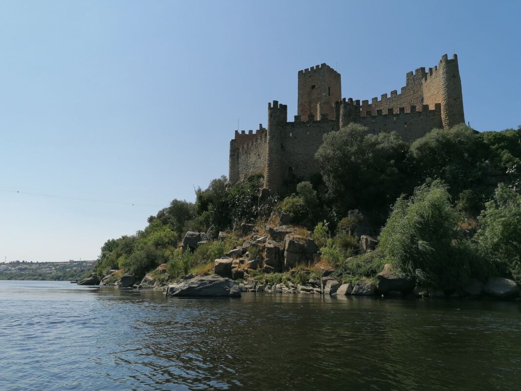vila-nova-da-barquinha-assinala-dia-dos-monumentos-com-visita-ao-castelo-de-almourol