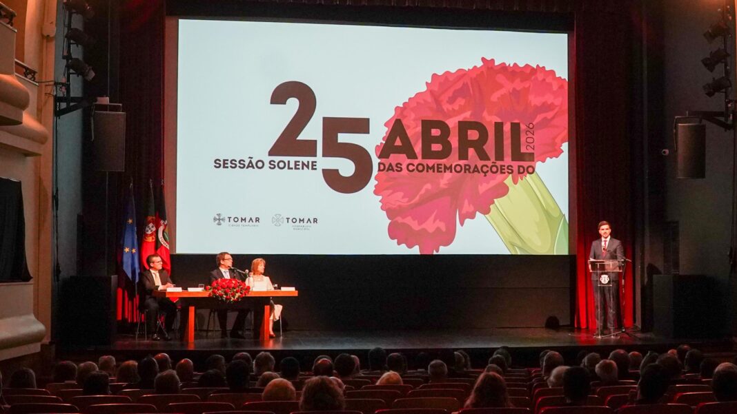 cine-teatro-paraiso-acolheu-celebracao-dos-50-anos-do-poder-local-em-tomar