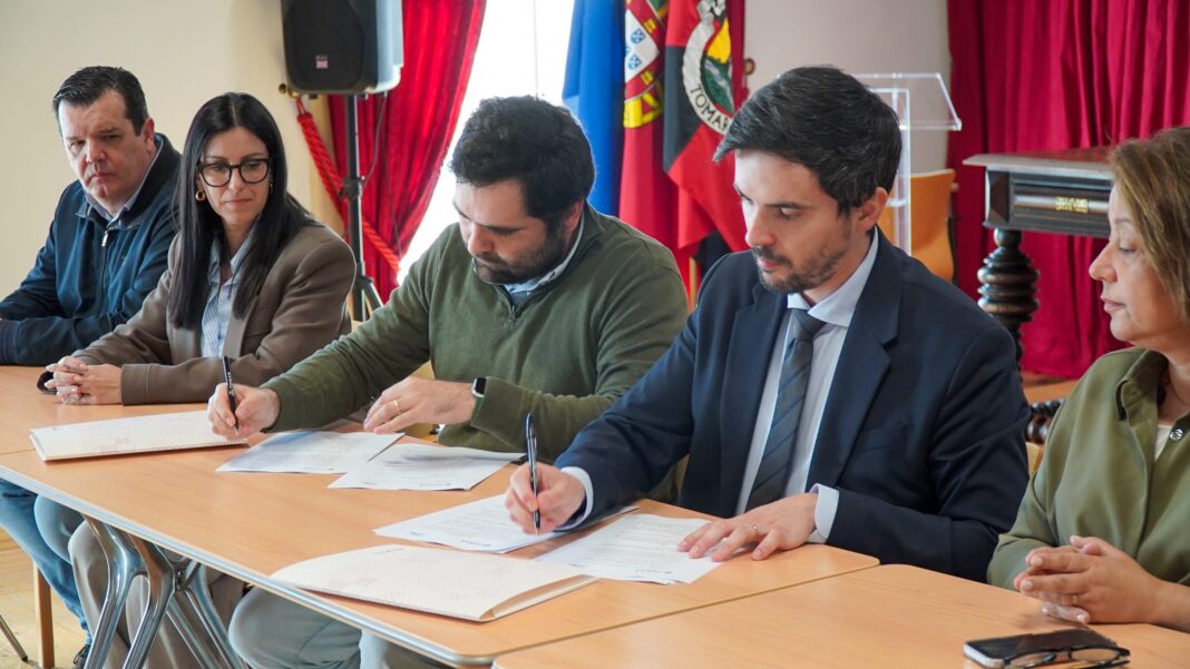 tomar-e-just-a-change-assinam-protocolo-para-combater-a-pobreza-habitacional