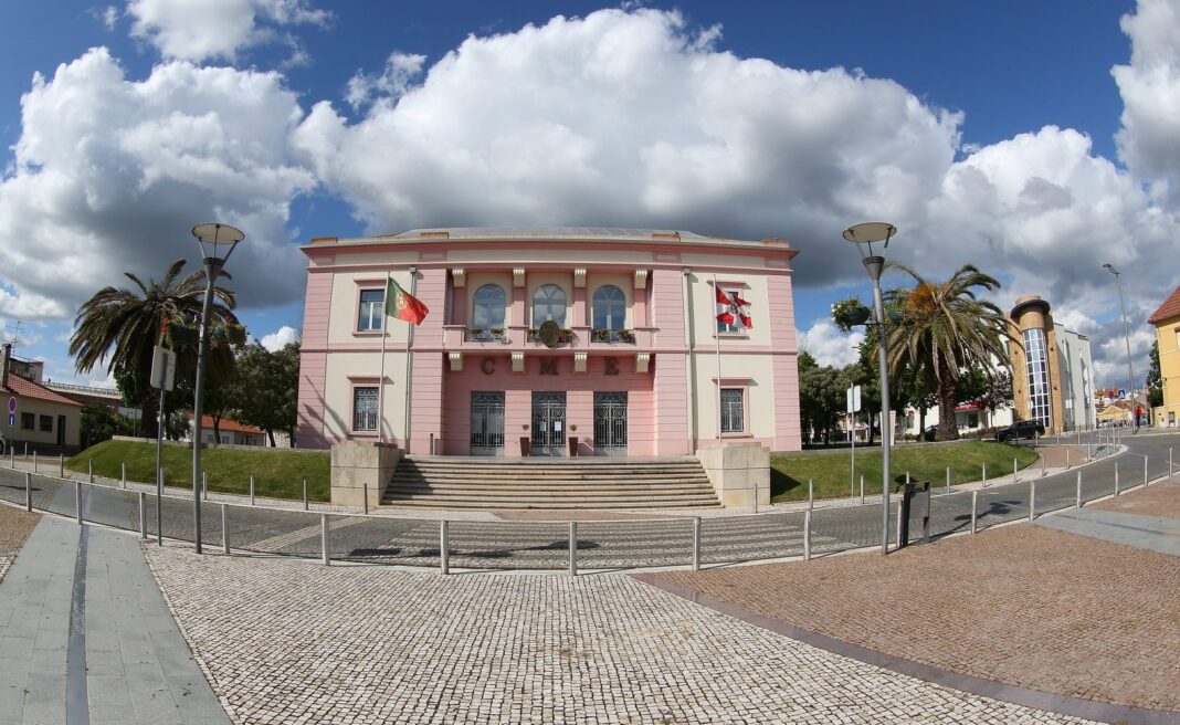 trabalho-de-vereadora-em-debate-no-executivo-do-entroncamento-(c/audio)