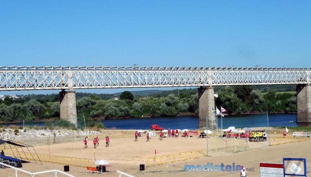 abrantes-|-oposicao-questiona-praia-no-aquapolis-e-estado-de-estradas-urbanas-(c/audio)
