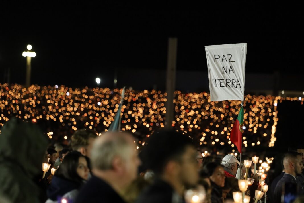 patriarca-de-lisboa-lembra-em-fatima-mundo-ferido-pela-guerra-e-pede-paz-no-coracao